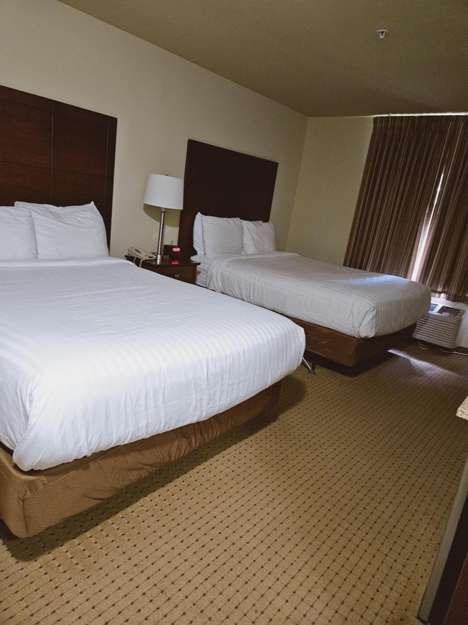 Cobblestone Inn & Suites - Bloomfield Buitenkant foto