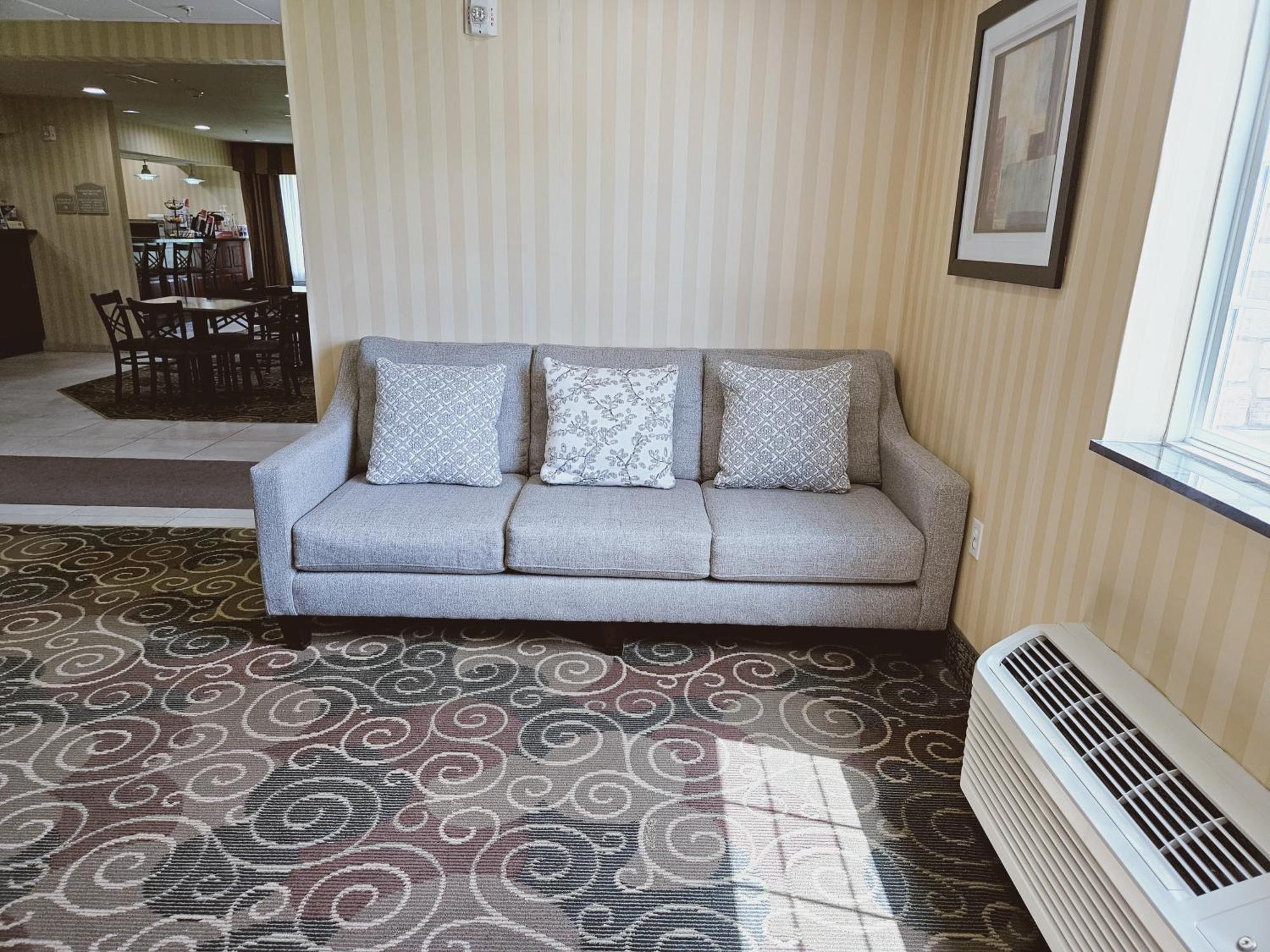 Cobblestone Inn & Suites - Bloomfield Buitenkant foto
