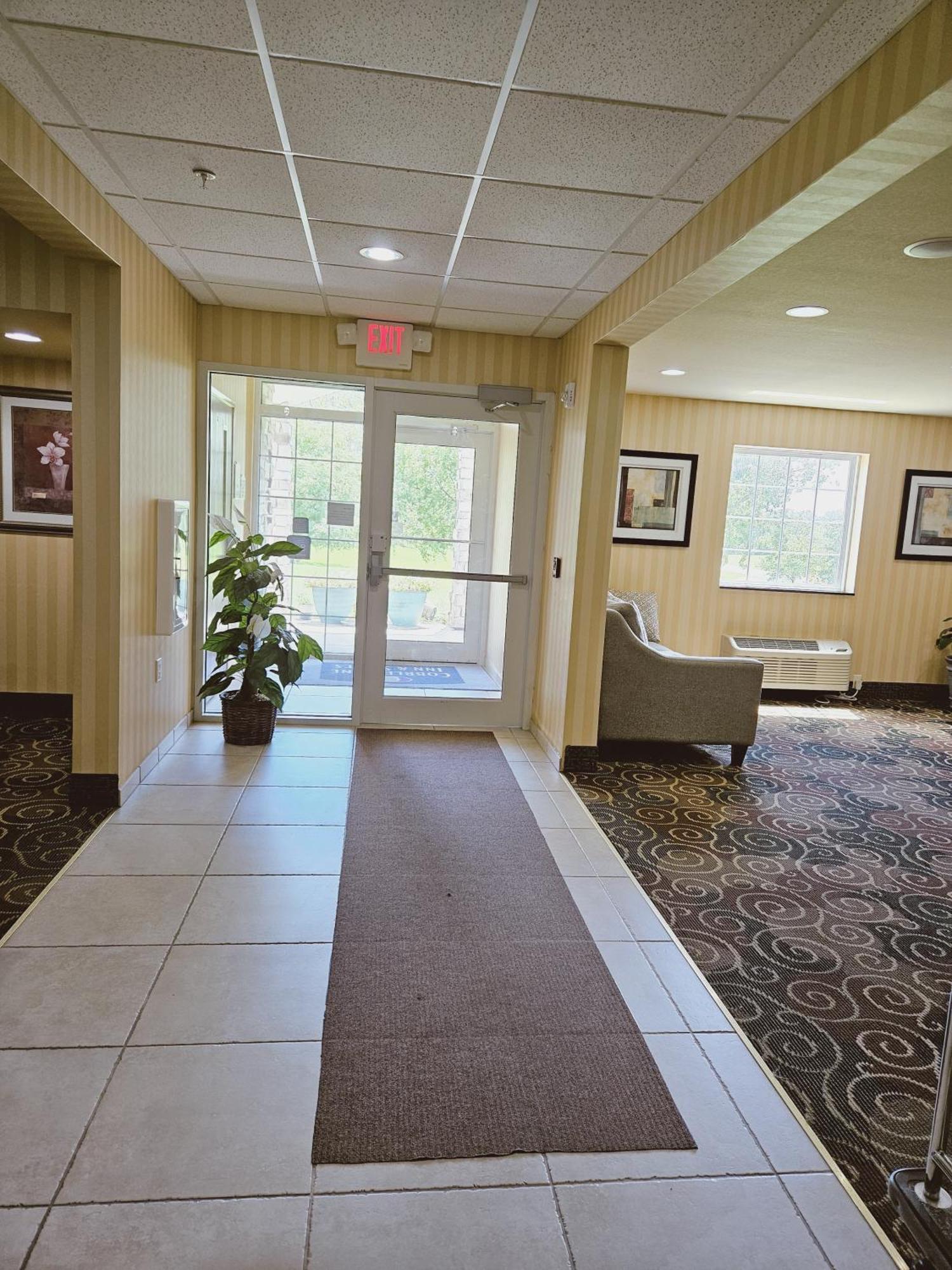 Cobblestone Inn & Suites - Bloomfield Buitenkant foto