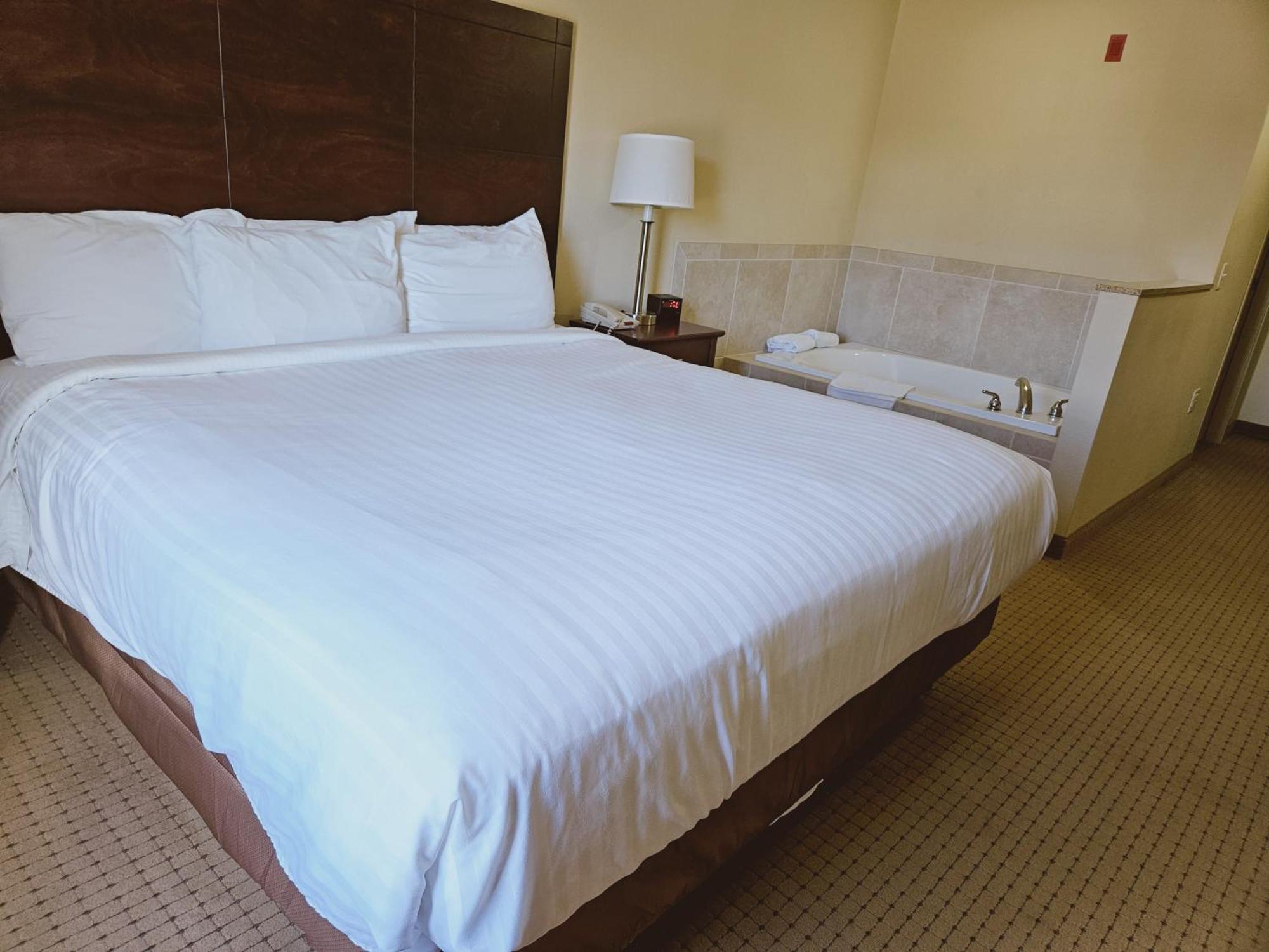 Cobblestone Inn & Suites - Bloomfield Buitenkant foto