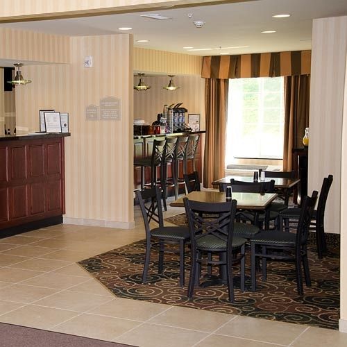 Cobblestone Inn & Suites - Bloomfield Buitenkant foto