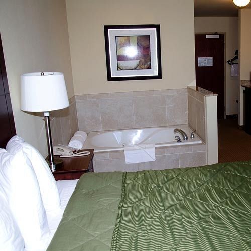 Cobblestone Inn & Suites - Bloomfield Buitenkant foto
