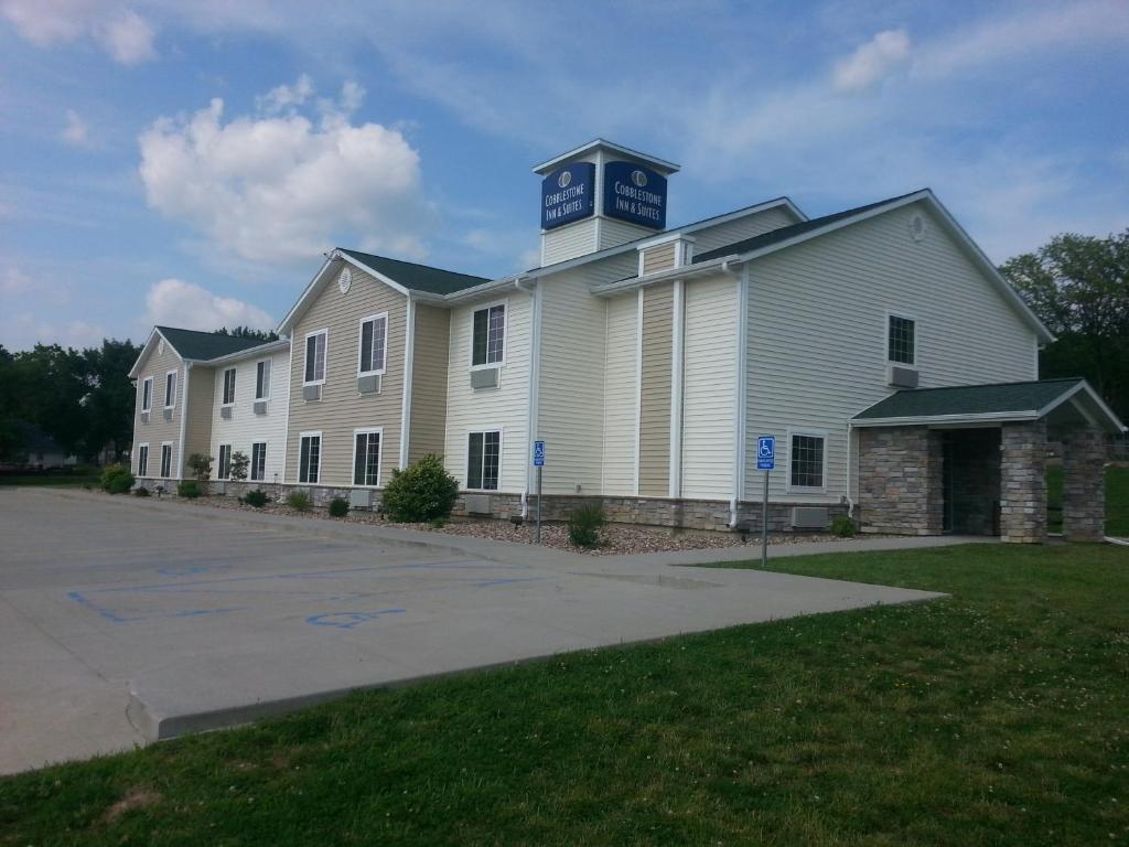 Cobblestone Inn & Suites - Bloomfield Buitenkant foto