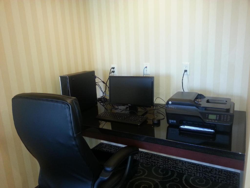 Cobblestone Inn & Suites - Bloomfield Buitenkant foto