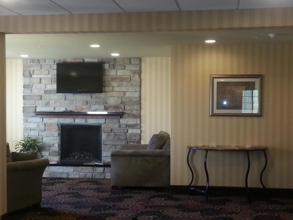 Cobblestone Inn & Suites - Bloomfield Buitenkant foto