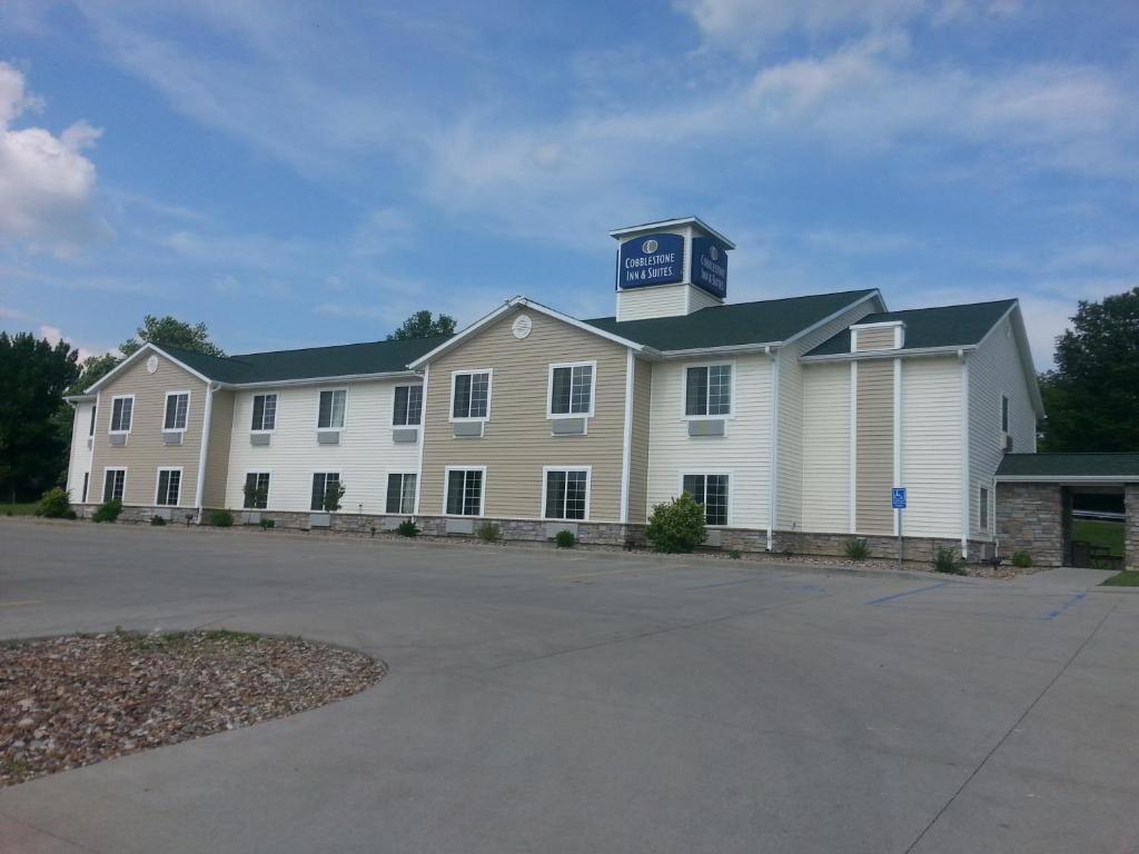 Cobblestone Inn & Suites - Bloomfield Buitenkant foto