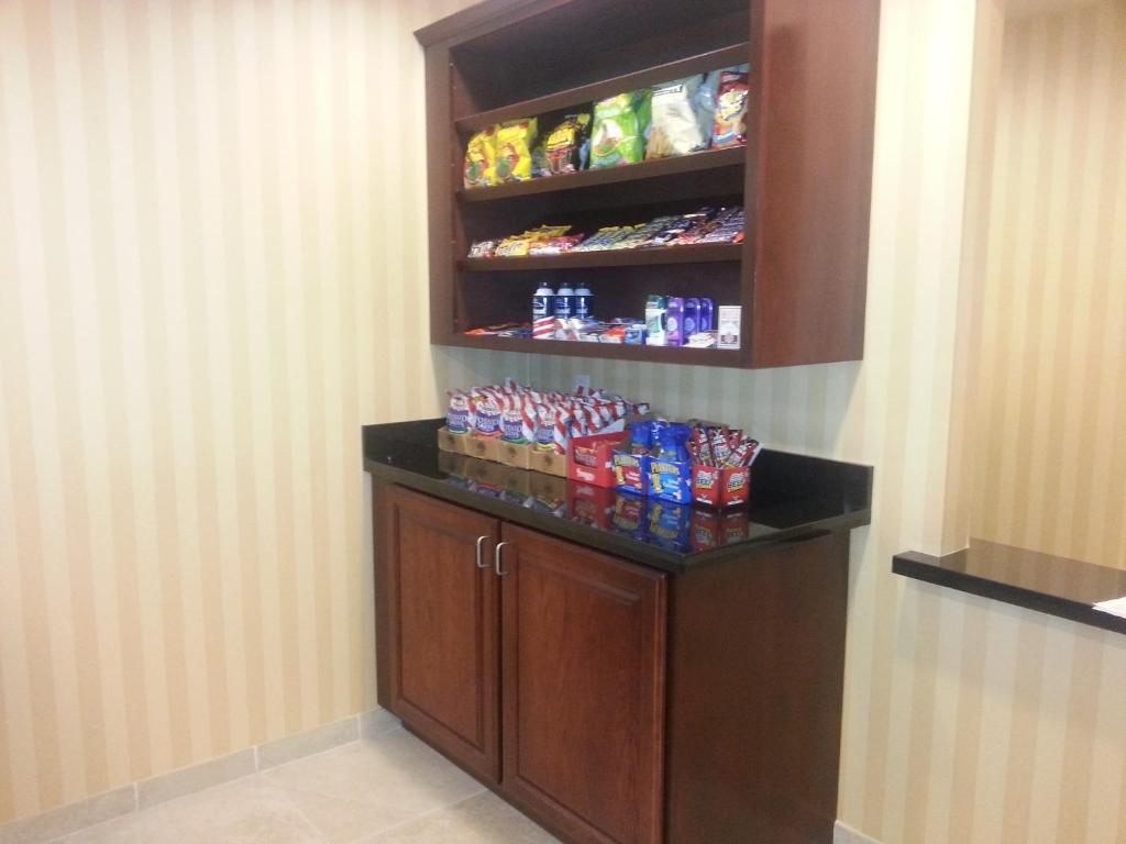 Cobblestone Inn & Suites - Bloomfield Buitenkant foto