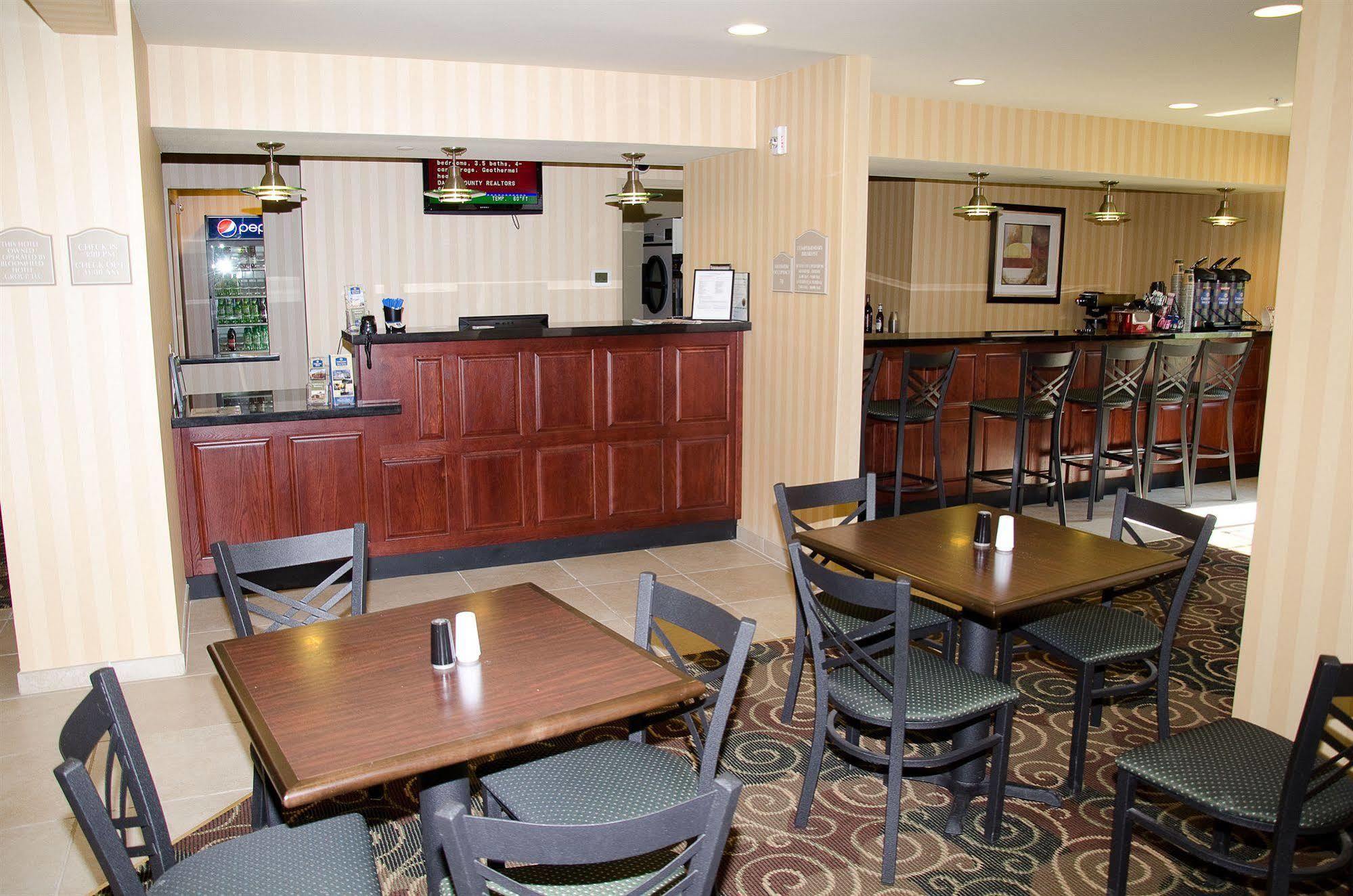 Cobblestone Inn & Suites - Bloomfield Buitenkant foto