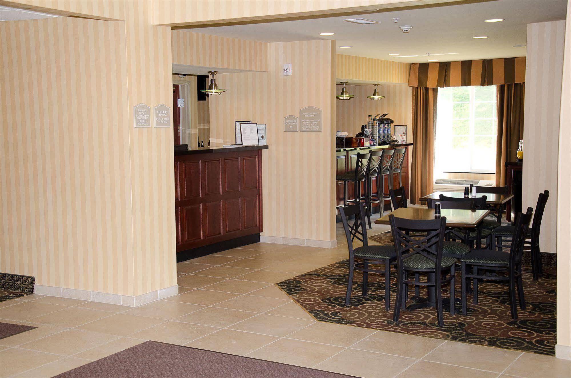 Cobblestone Inn & Suites - Bloomfield Buitenkant foto