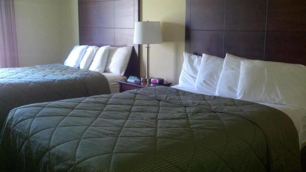 Cobblestone Inn & Suites - Bloomfield Buitenkant foto