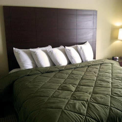 Cobblestone Inn & Suites - Bloomfield Buitenkant foto