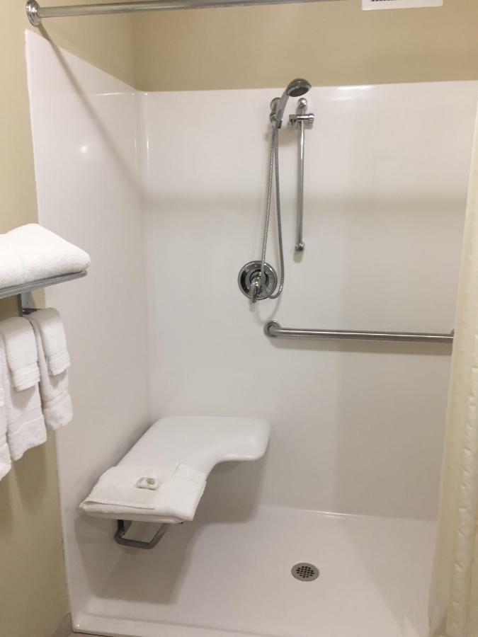 Cobblestone Inn & Suites - Bloomfield Buitenkant foto