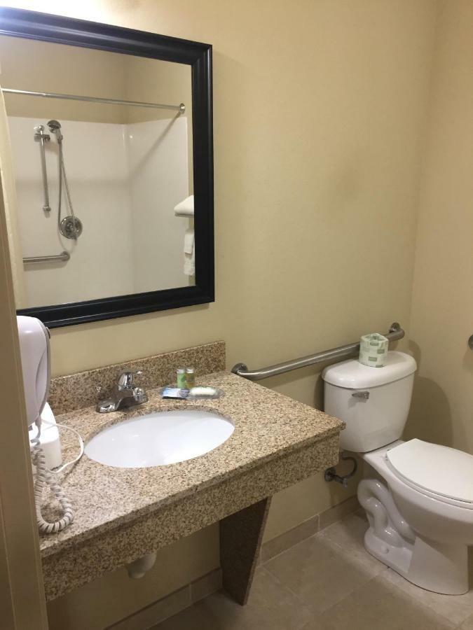 Cobblestone Inn & Suites - Bloomfield Buitenkant foto